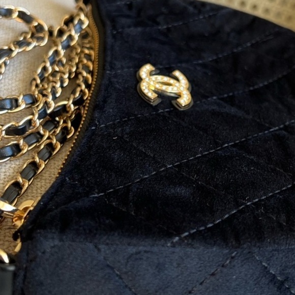 GWP Chanel Makeup Black Quilted Clutch with Gold Chain - Picture 8 of 12